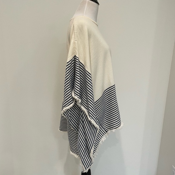 Vineyard Vines Poncho Sweater - Picture 3 of 5